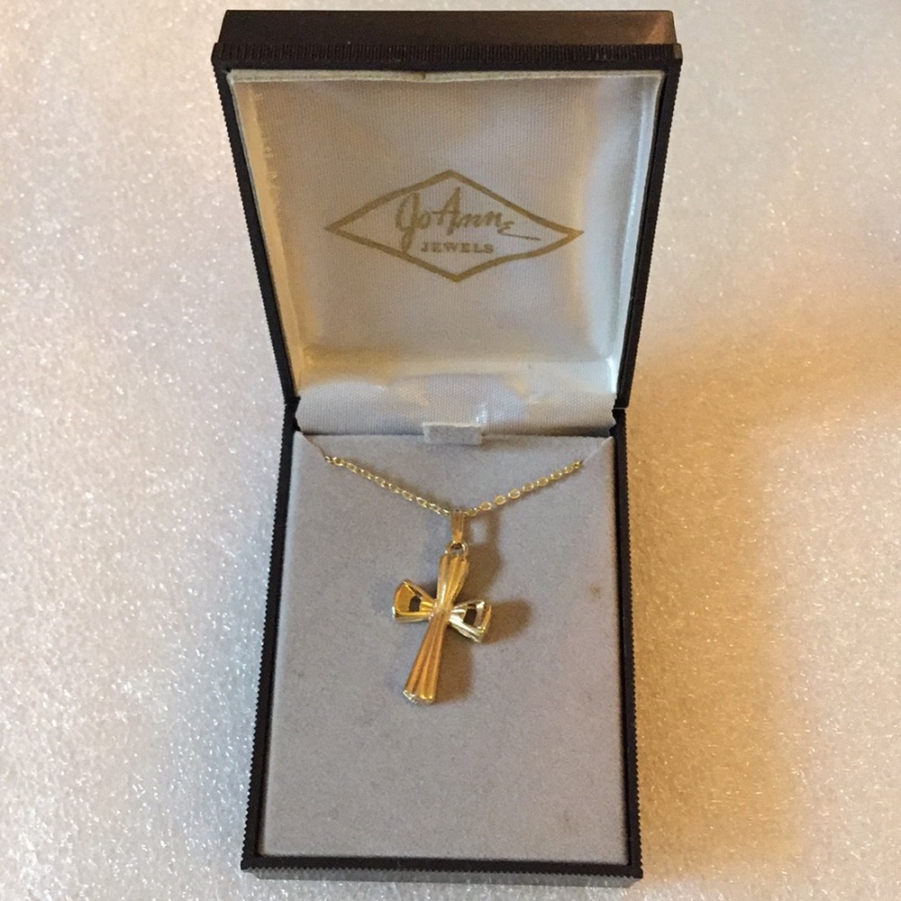 JoAnne cross necklace